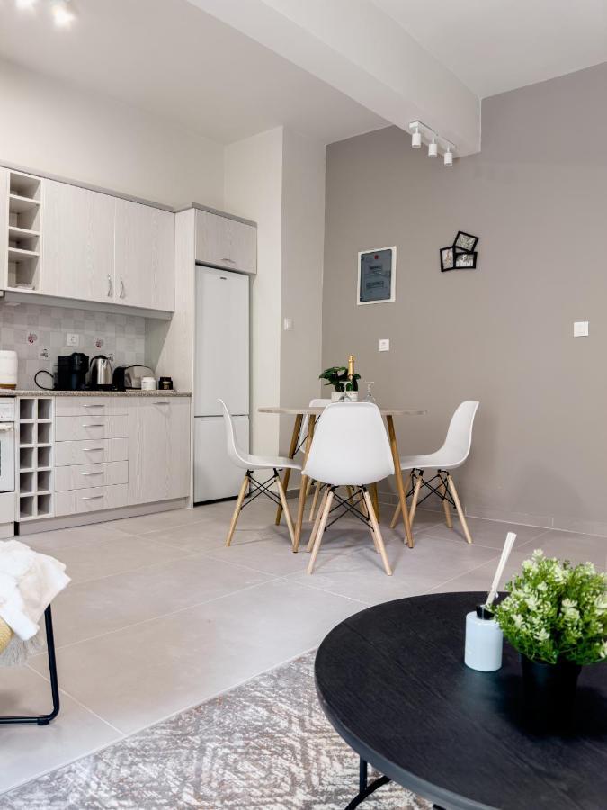 Metro Chic Haven: Modernized Urban Studio Near The Tram Athens Luaran gambar
