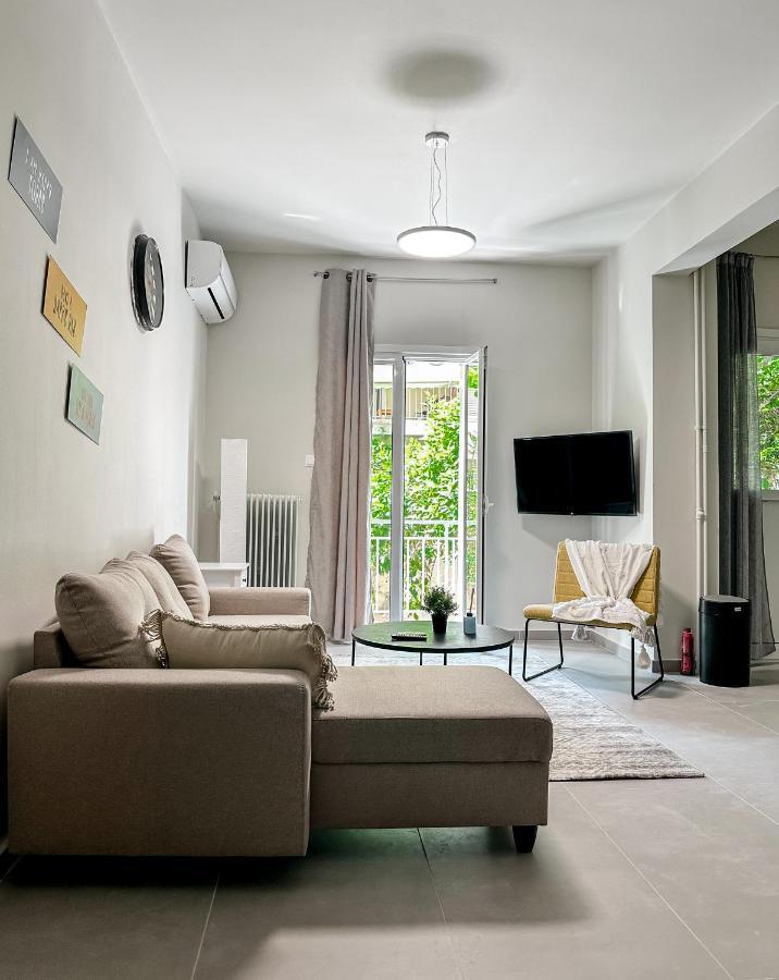 Metro Chic Haven: Modernized Urban Studio Near The Tram Athens Luaran gambar