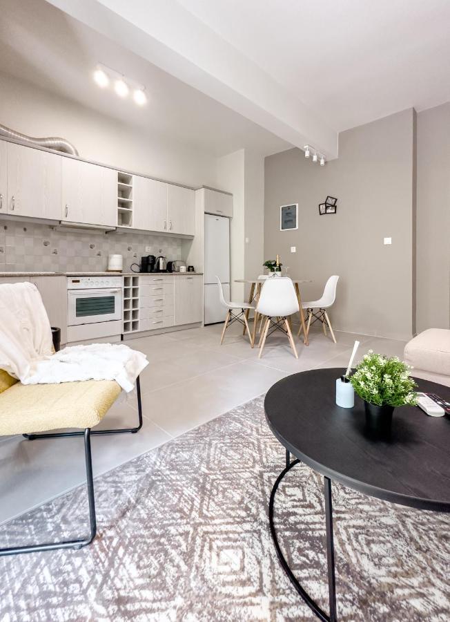 Metro Chic Haven: Modernized Urban Studio Near The Tram Athens Luaran gambar