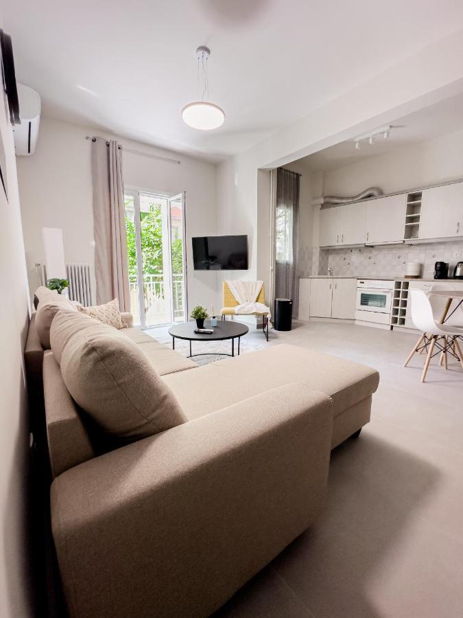 Metro Chic Haven: Modernized Urban Studio Near The Tram Athens Luaran gambar