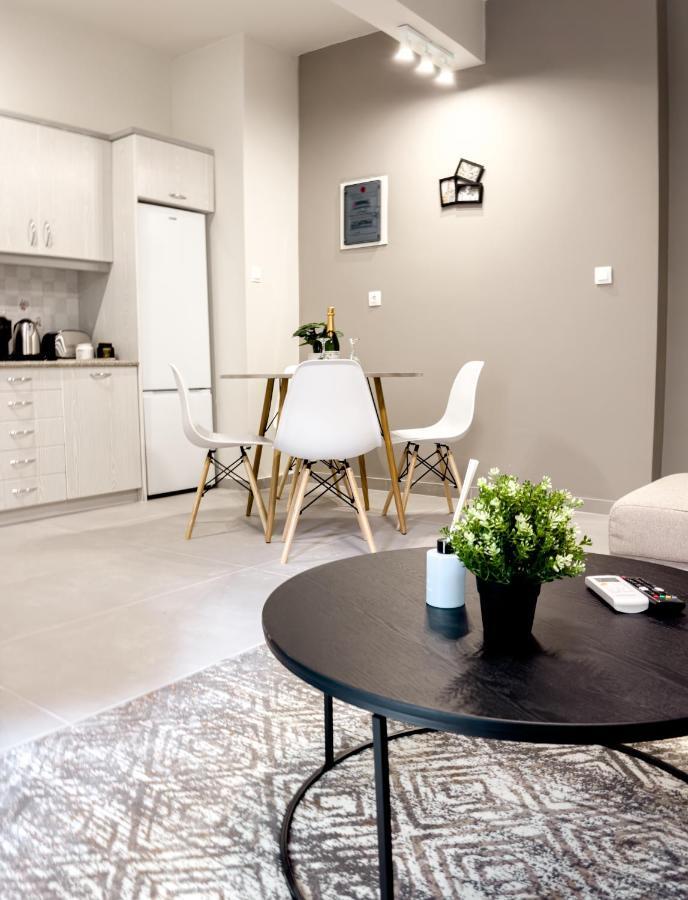 Metro Chic Haven: Modernized Urban Studio Near The Tram Athens Luaran gambar