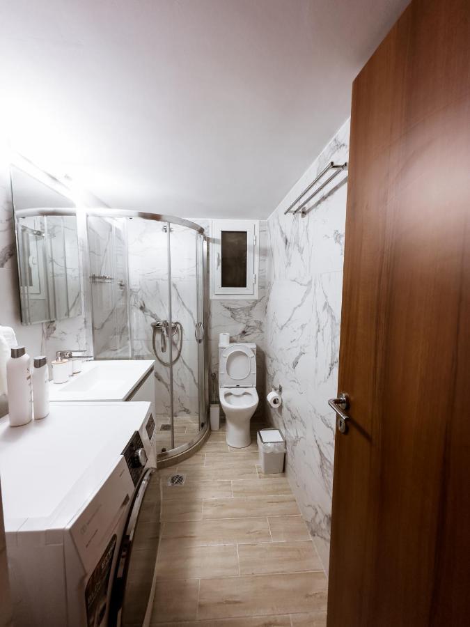 Metro Chic Haven: Modernized Urban Studio Near The Tram Athens Luaran gambar