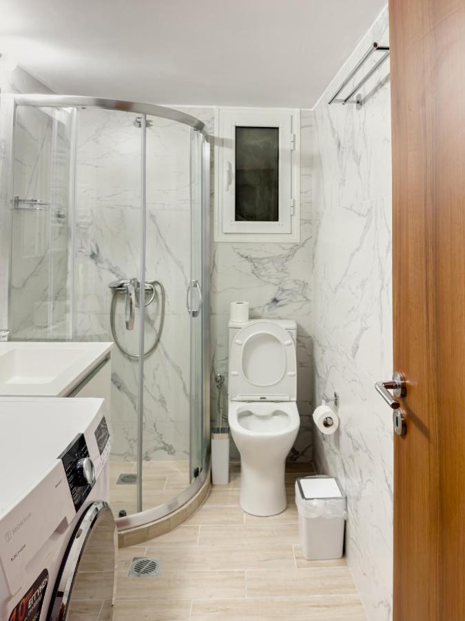 Metro Chic Haven: Modernized Urban Studio Near The Tram Athens Luaran gambar