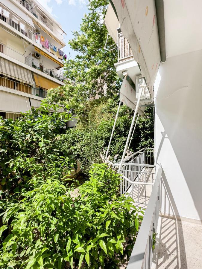Metro Chic Haven: Modernized Urban Studio Near The Tram Athens Luaran gambar