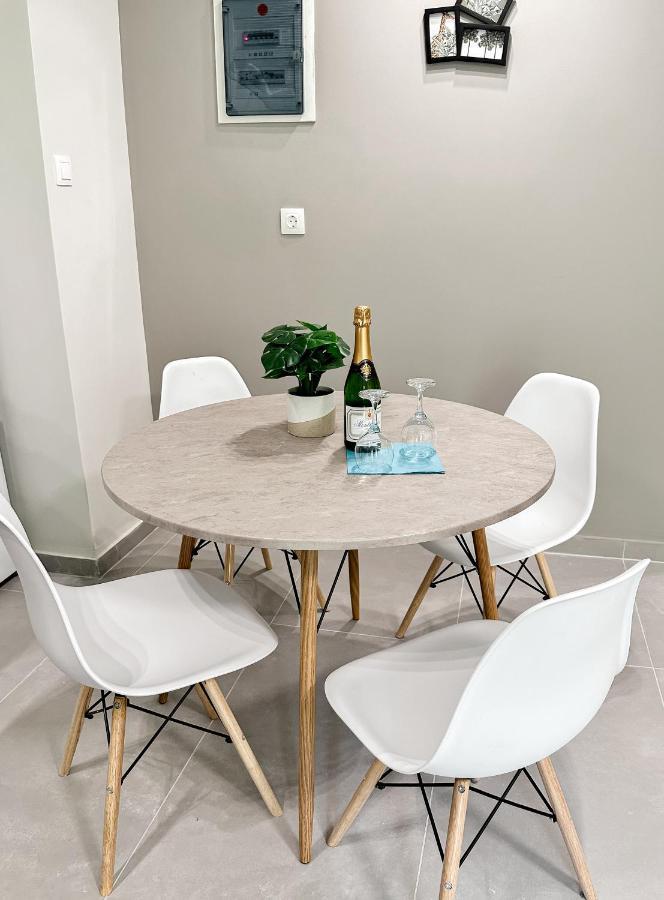 Metro Chic Haven: Modernized Urban Studio Near The Tram Athens Luaran gambar