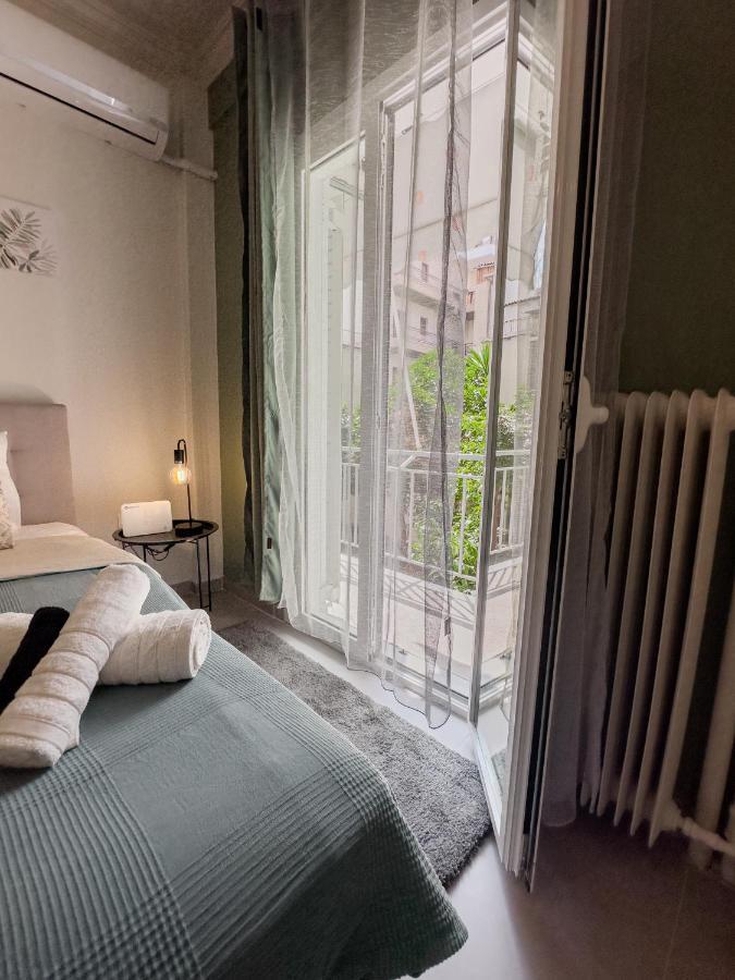 Metro Chic Haven: Modernized Urban Studio Near The Tram Athens Luaran gambar