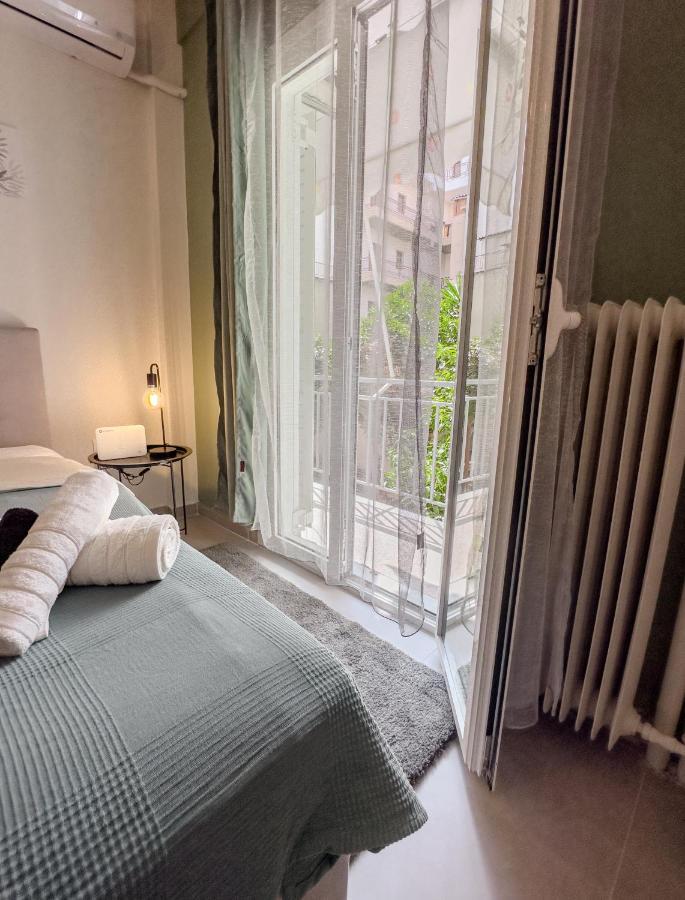 Metro Chic Haven: Modernized Urban Studio Near The Tram Athens Luaran gambar