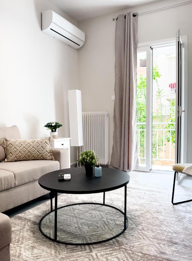 Metro Chic Haven: Modernized Urban Studio Near The Tram Athens Luaran gambar