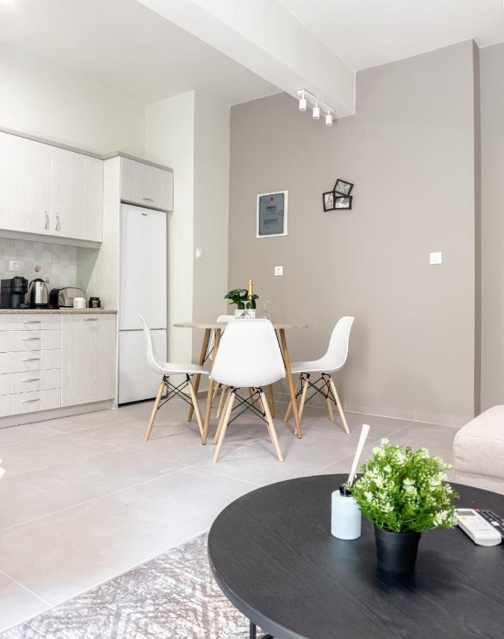 Metro Chic Haven: Modernized Urban Studio Near The Tram Athens Luaran gambar