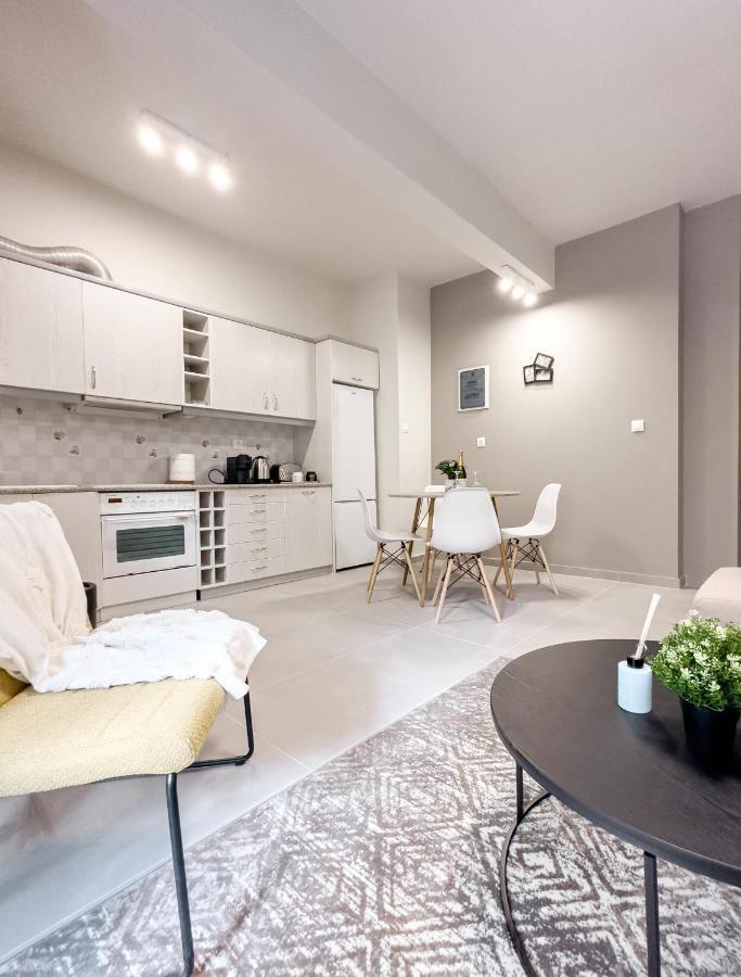 Metro Chic Haven: Modernized Urban Studio Near The Tram Athens Luaran gambar