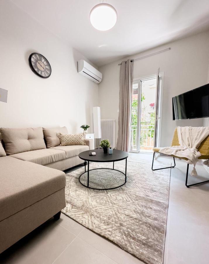 Metro Chic Haven: Modernized Urban Studio Near The Tram Athens Luaran gambar