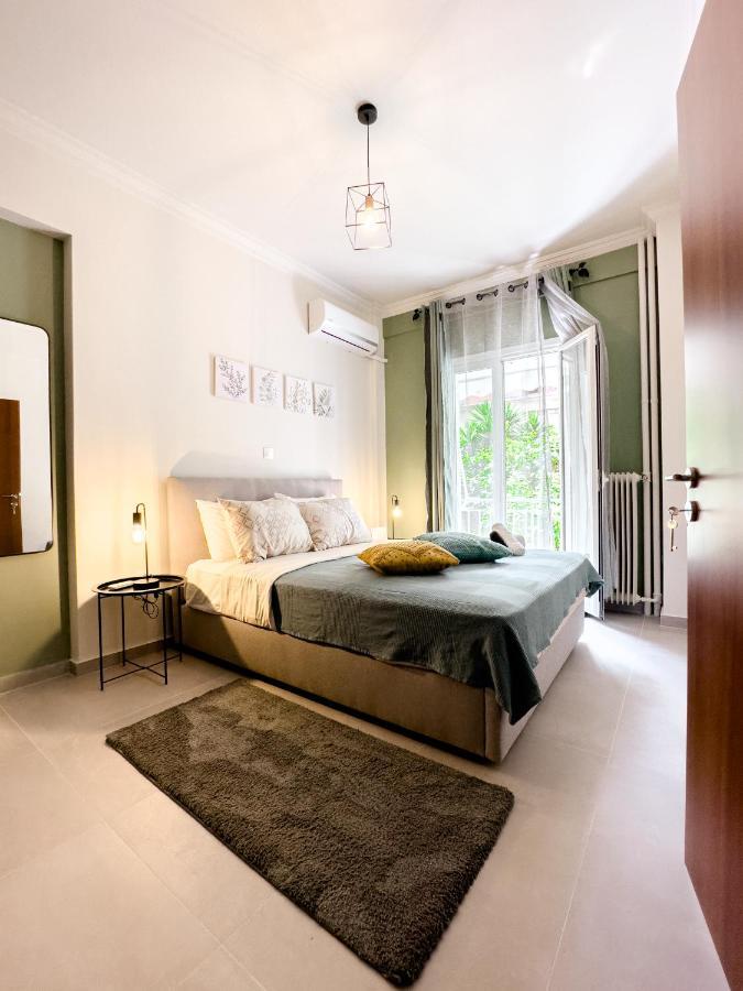 Metro Chic Haven: Modernized Urban Studio Near The Tram Athens Luaran gambar