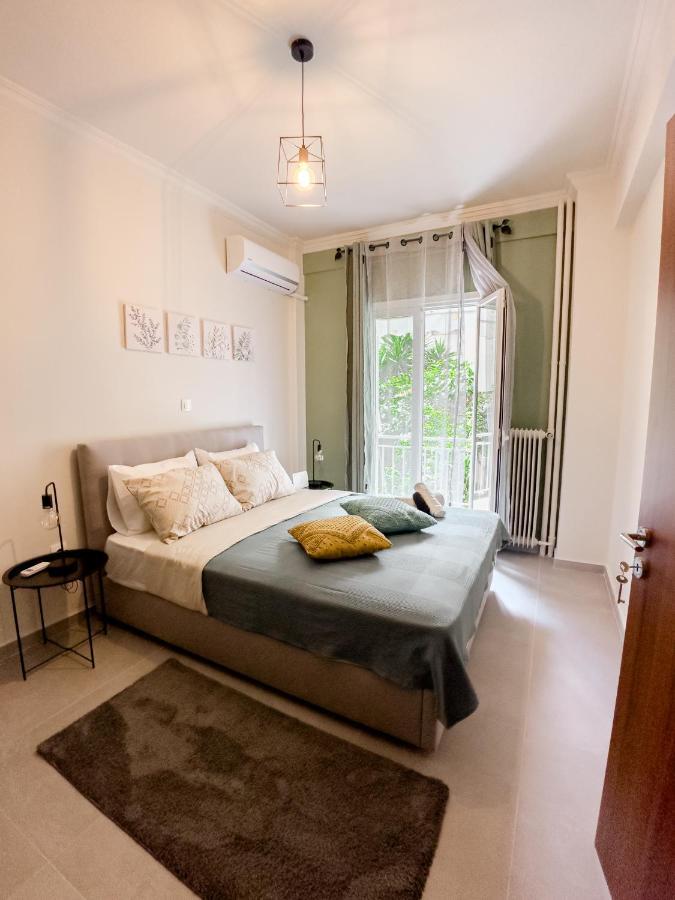 Metro Chic Haven: Modernized Urban Studio Near The Tram Athens Luaran gambar