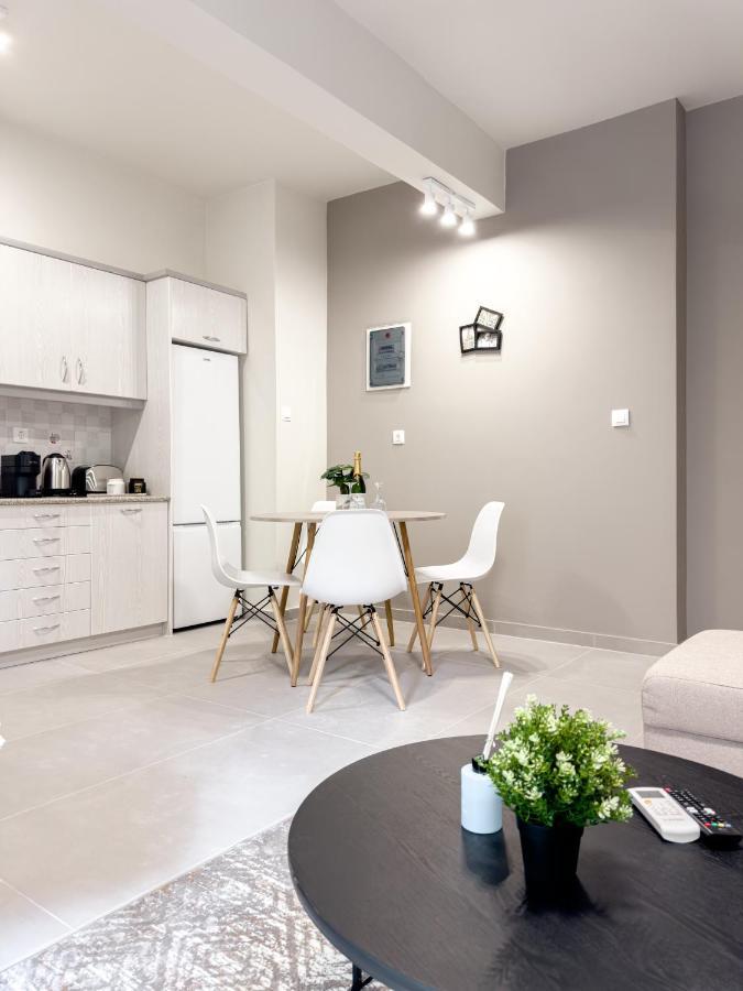Metro Chic Haven: Modernized Urban Studio Near The Tram Athens Luaran gambar