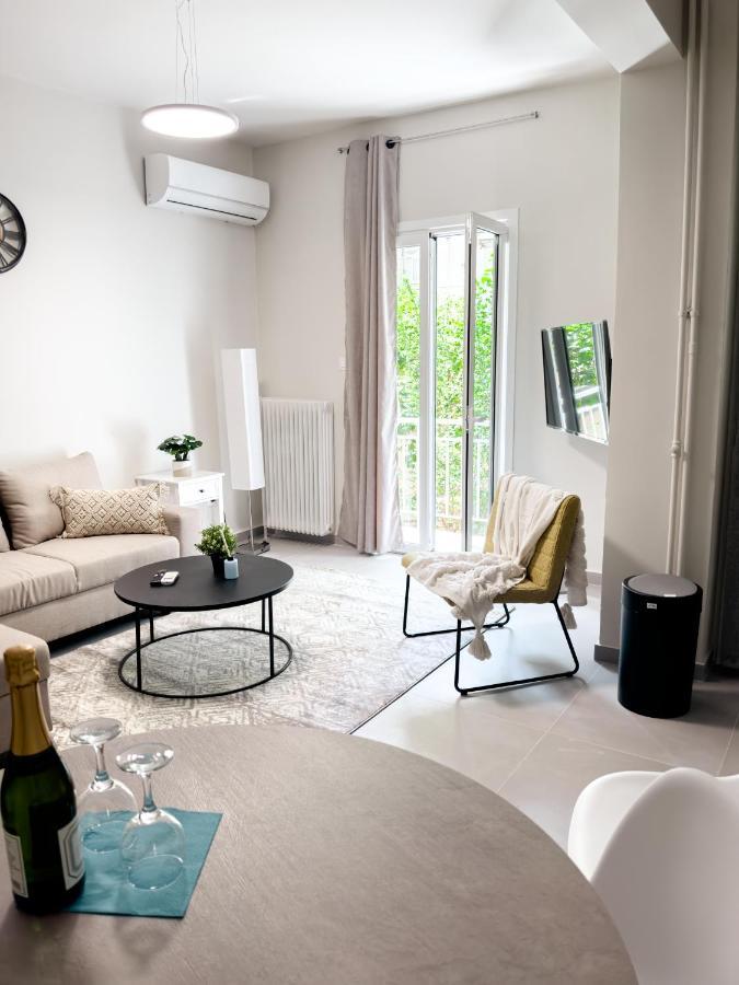 Metro Chic Haven: Modernized Urban Studio Near The Tram Athens Luaran gambar