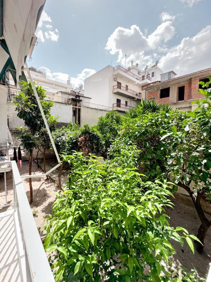 Metro Chic Haven: Modernized Urban Studio Near The Tram Athens Luaran gambar